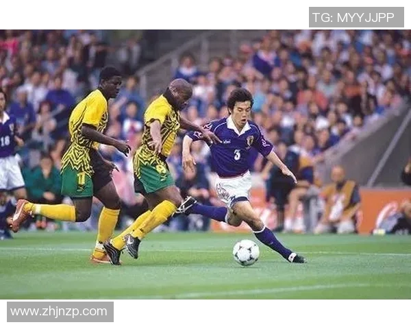 横滨水手主场迎战札幌冈多争夺联赛关键三分的激烈对决